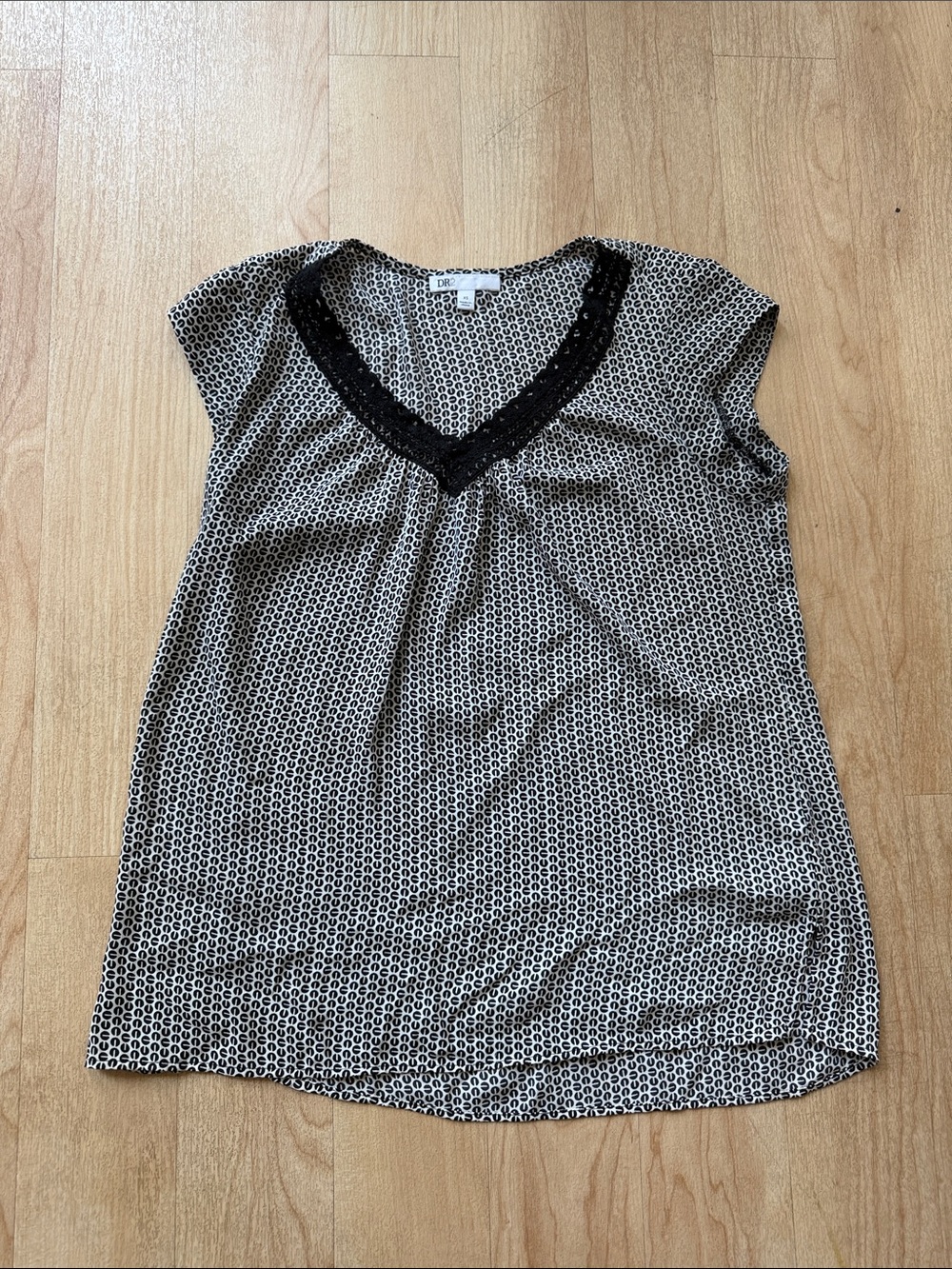 DKNY Black and Cream Geometric Lace-Trim V-Neck Tunic